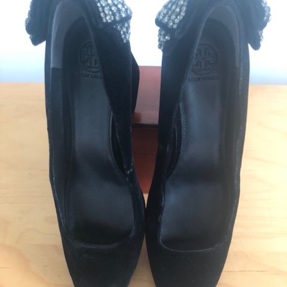 Tory Burch Embellished Velvet Pumps - Picture 5 of 5